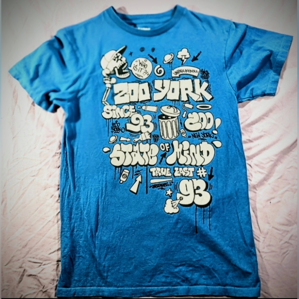 VINTAGE Y2K ZOO YORK BLUE WHITE MEN'S SIZE SMALL T-SHIRT Graffiti Print